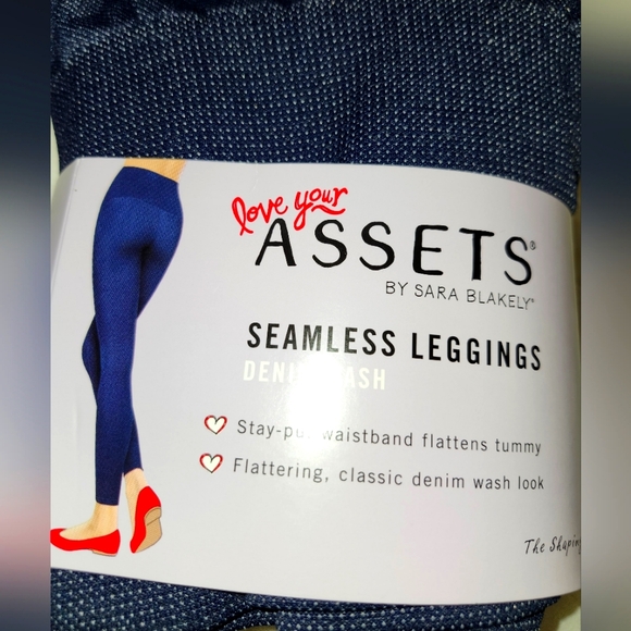 NWT Assets by Spanx Denim Wash Shaping Leggings - Picture 6 of 6